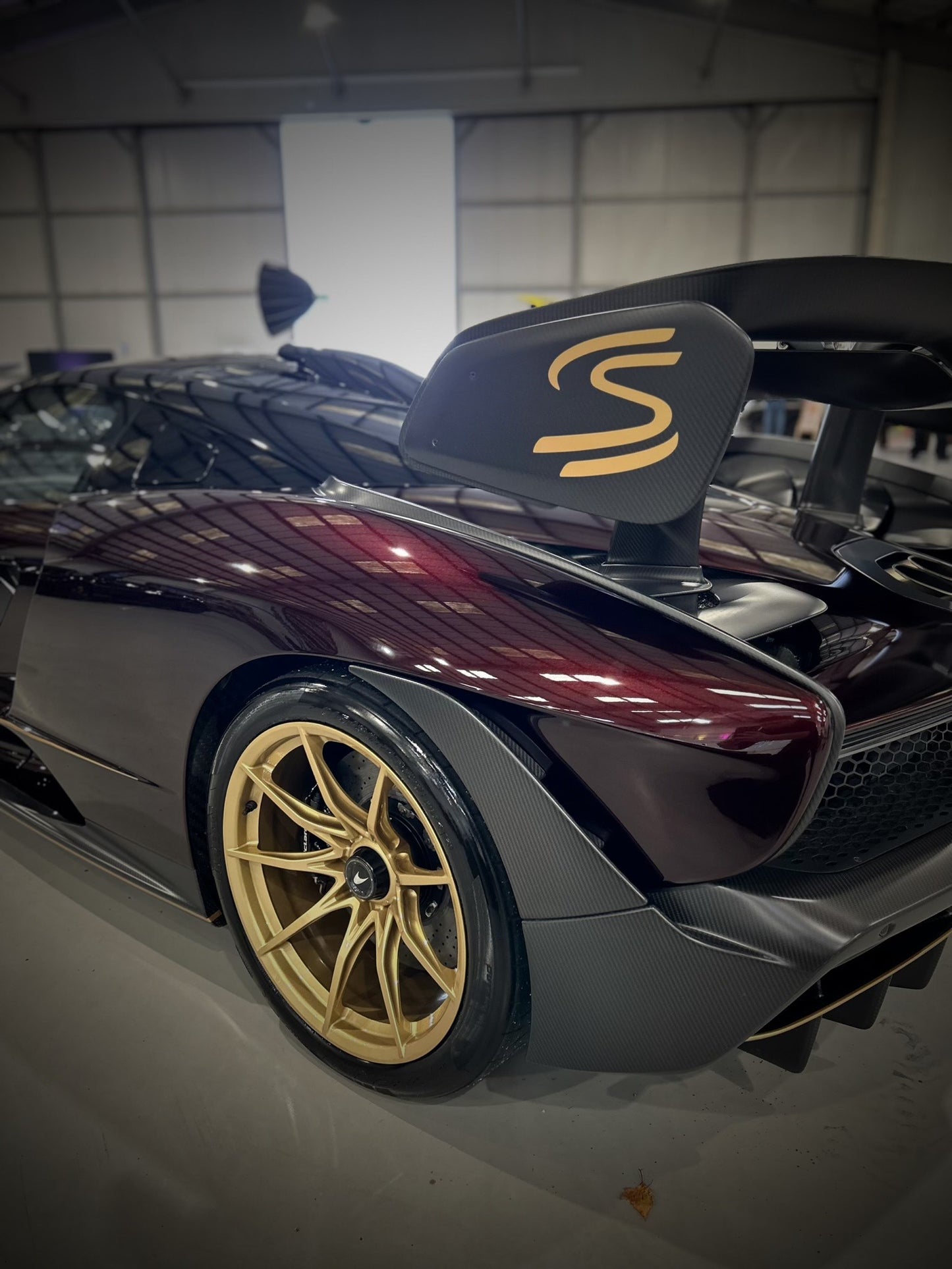 mclaren senna brown reddish paint, very glossy, rinseless washed, prepared, car event, gold wheels looking flawless after car detailing
